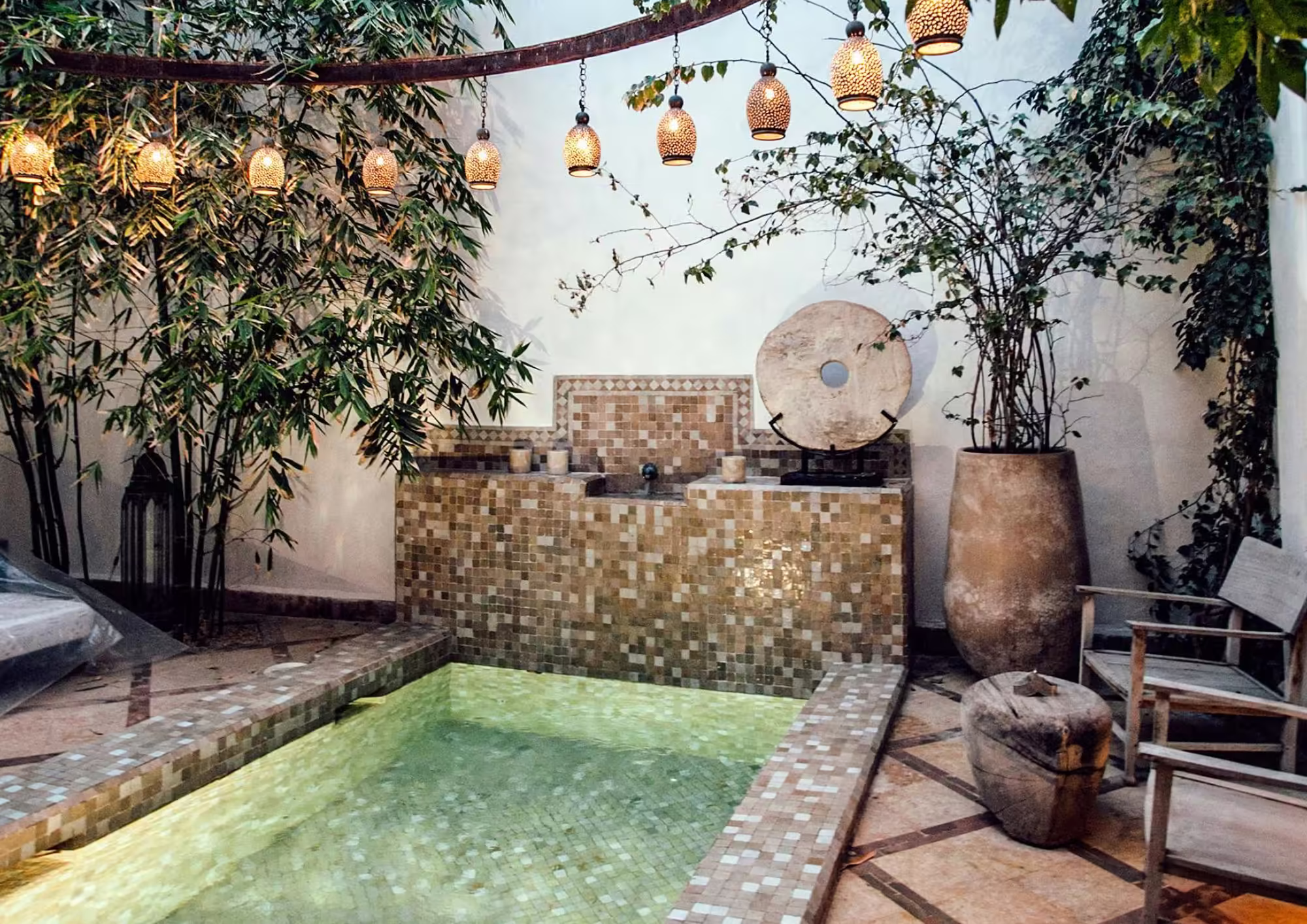 Porque se pone verde el agua de la piscina